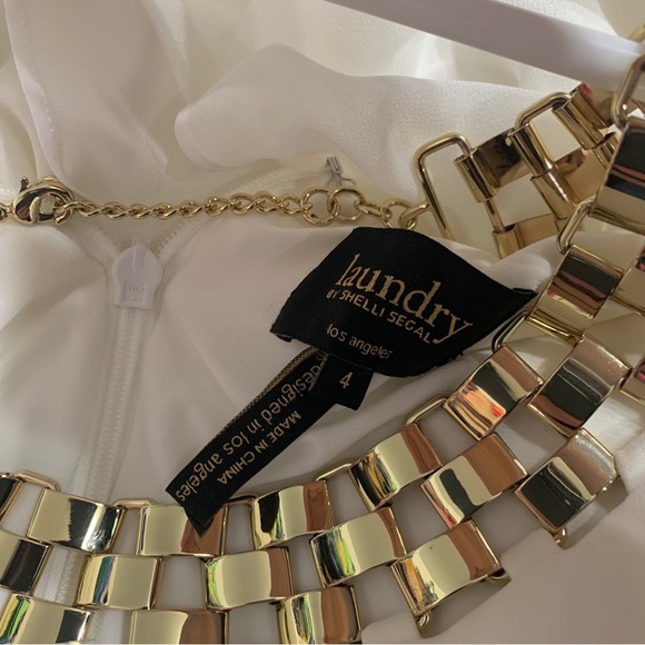 LAUNDRY BY SHELLI SEGAL WHITE HALTER CHIFFON DRESS WITH GOLD CHAIN NECKLINE - Picture 3 of 15